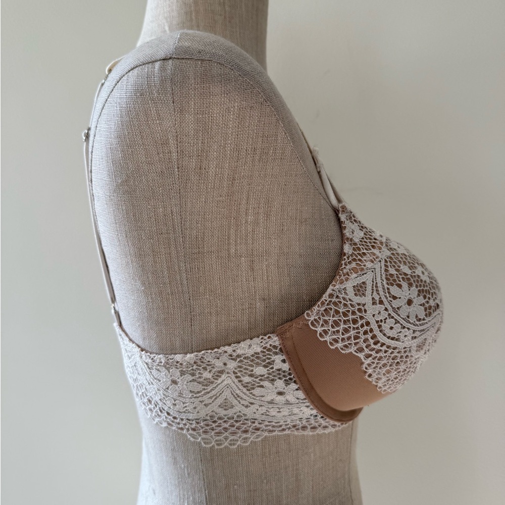 Victoria's Secret Bombshell Plunge Push-Up Bra in Beige Coconut Crochet Lace - Picture 6 of 9